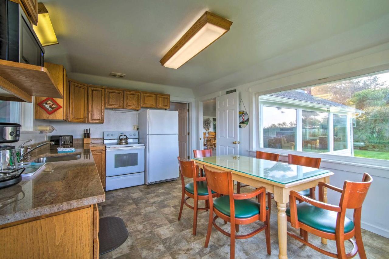 Cliffside Lighthouse Beach Home With Ocean View Coos Bay Exterior foto
